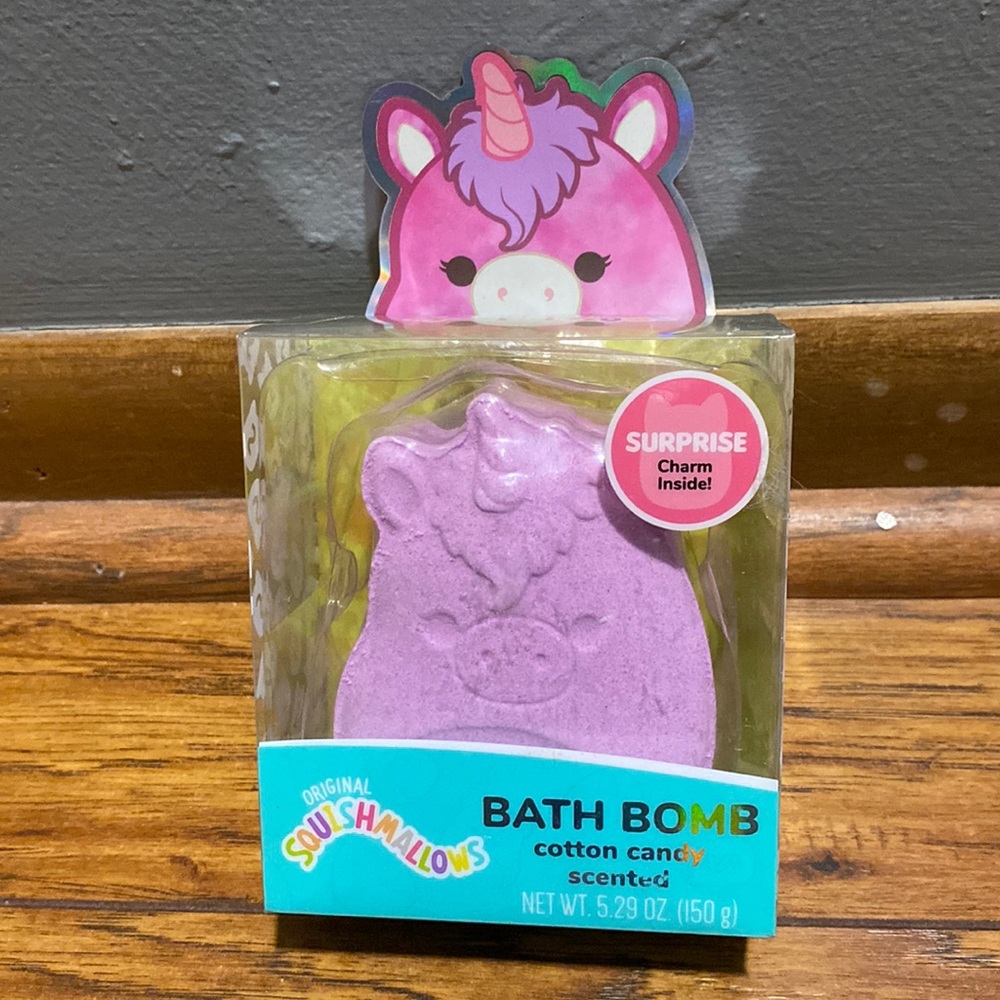 BRAND NEW SQUISHMALLOW BATH BOMB COTTON CANDY SCENT. SURPRISE CHARM INSIDE. NWT